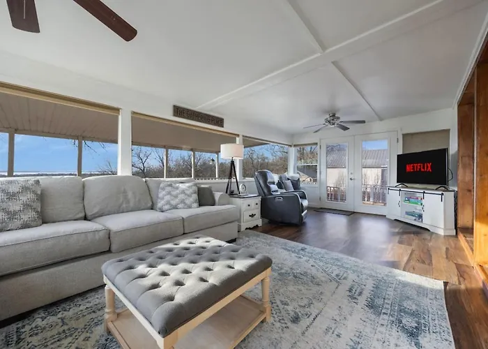 Sunset Ridge-Family Friendly Lake View Seclusion