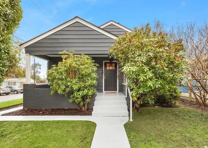 Alki Beach Bungalow • Walk To Beach & Dining
