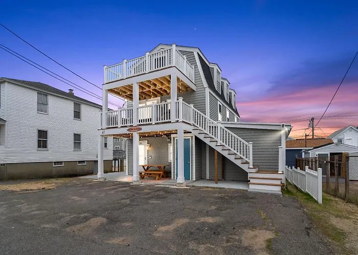Salisbury Surf & Sol Pet-Friendly Backyard Games