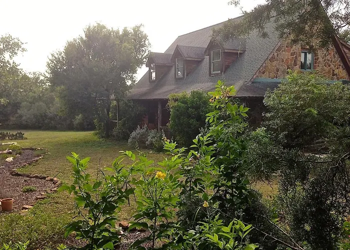 Beautiful Hill Country Hideaway