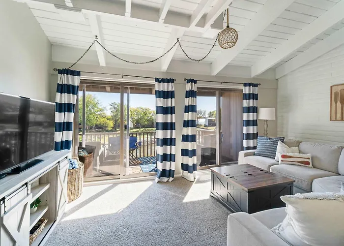 Lakeside Serenity - 2Br 1Ba Clear Lake Escape