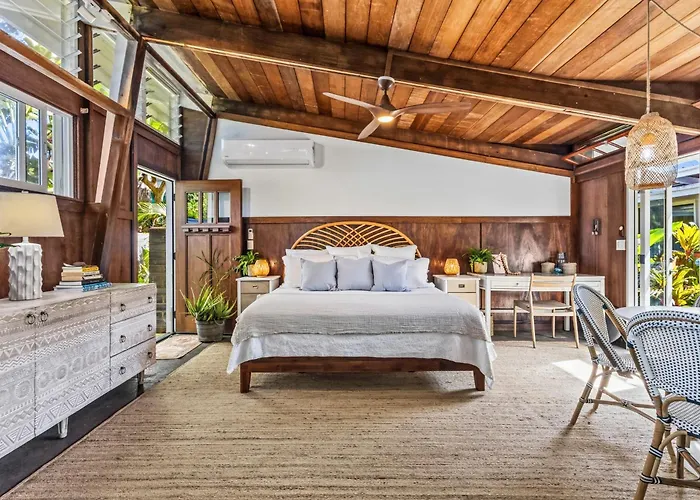 Stunning Lanikai Home Just Steps To The Ocean-Authentic Hawaiian Tropical Charm
