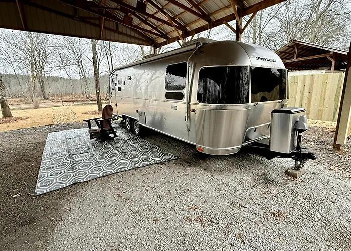 Peaceful Lakeside Covered Airstream With Firepit & Kayaks Near Centre, Al