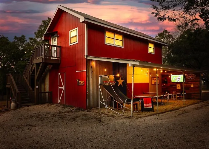 Red Barn Inn Feed Deer And Play Games & Firepit