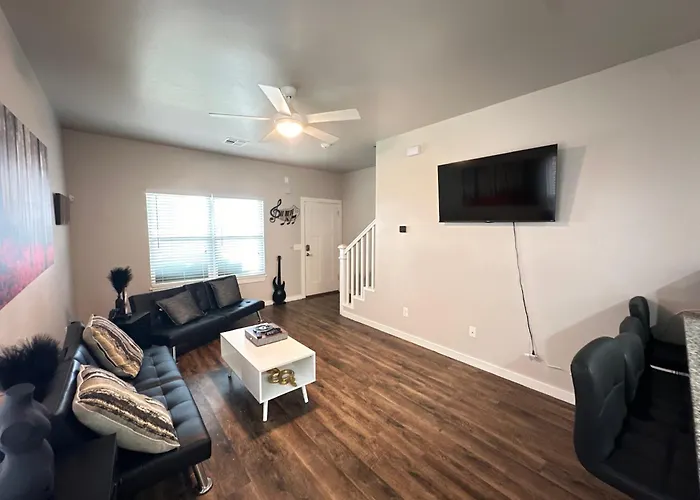 Luxury 3Br Townhome Stay
