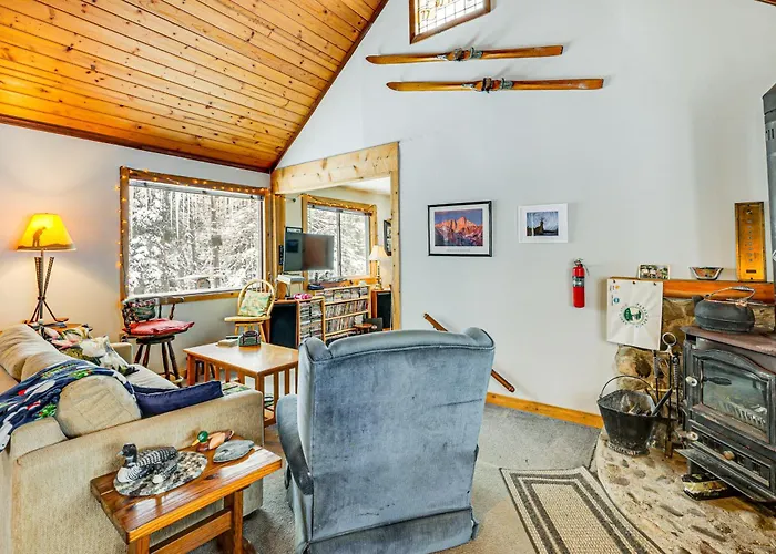 4 Mi To Ski Brule: Cozy Cabin W/ Screened-In Porch