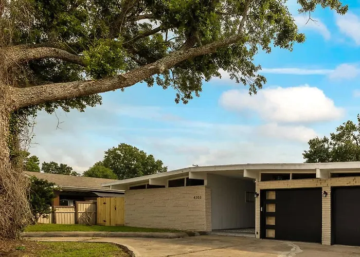 Newly Renovated 6Br 3Ba Port Arthur Home With Hot Tub