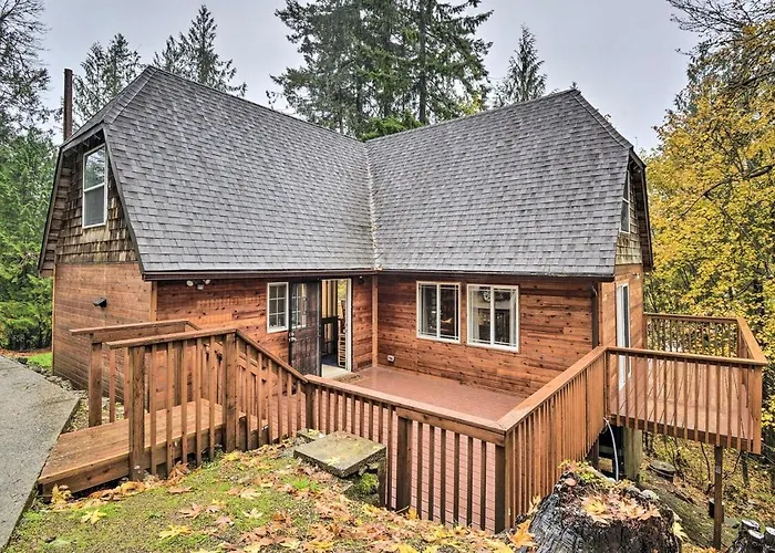 Creekside Cabin Retreat With Private Hot Tub