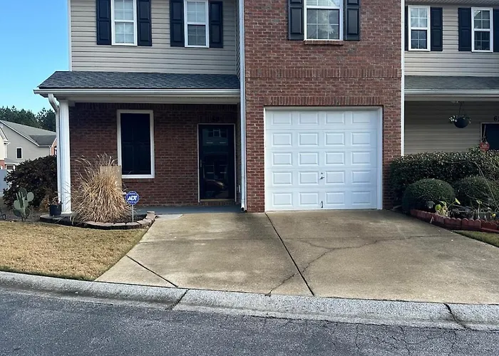 Spacious Cartersville Townhome