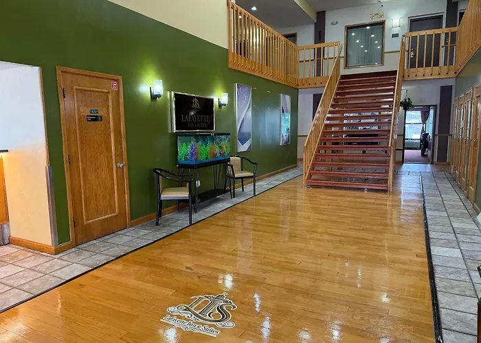 Lafayette Inn & Suites