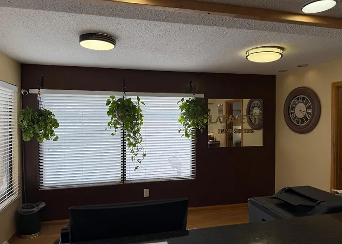 Lafayette Inn & Suites
