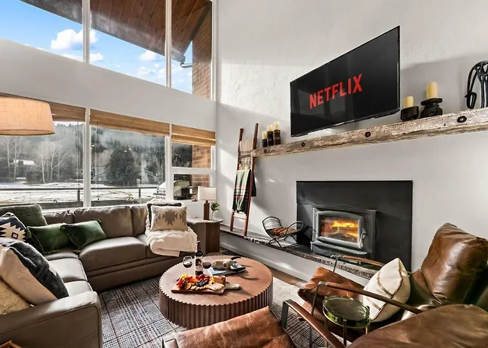 Eagle Vail Retreat With Golf Course Views And Sleeps 13