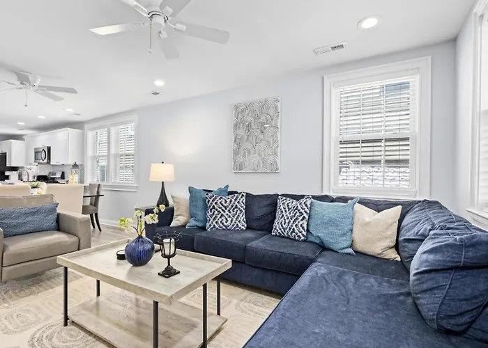 Stylish 3Br Oc Gardens With Patio And Parking
