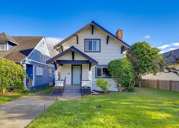 1 Mi To Historic Dtwn: Dog-Friendly Everett Home!