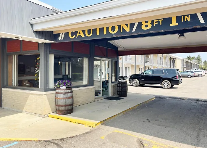 Tecumseh Inn & Suites