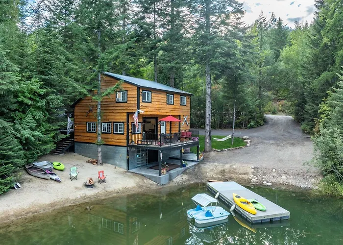 Hot Tub & Fire Pit: Getaway On Pend Oreille River