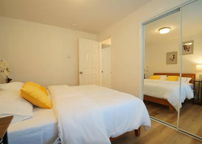 Cozy 2B1B 1 King 1 Queen• Remodeled• Wifi• Parking
