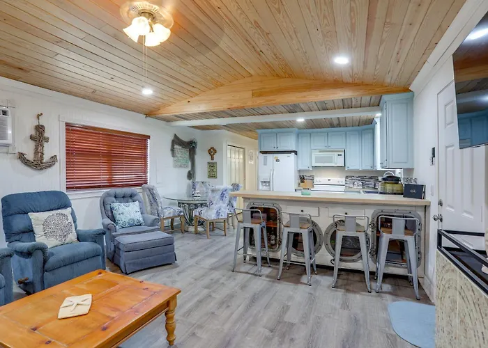 1 Mi To Festivals! Grand Isle Getaway W/ Deck