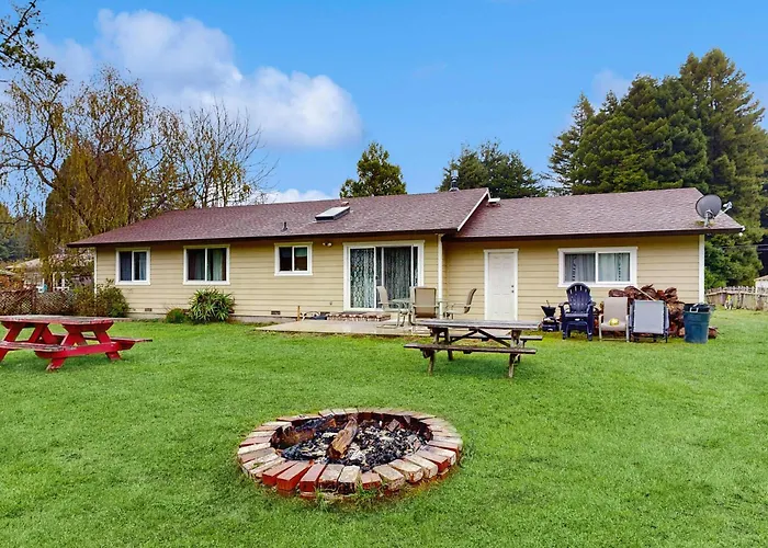 Family Favorite With Large Yard And Bbq