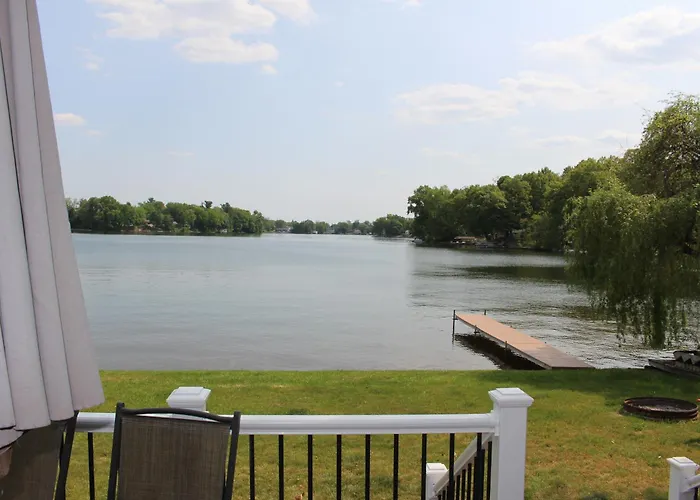 Pet-Friendly Cozy Lake Cottage And Kayaks!