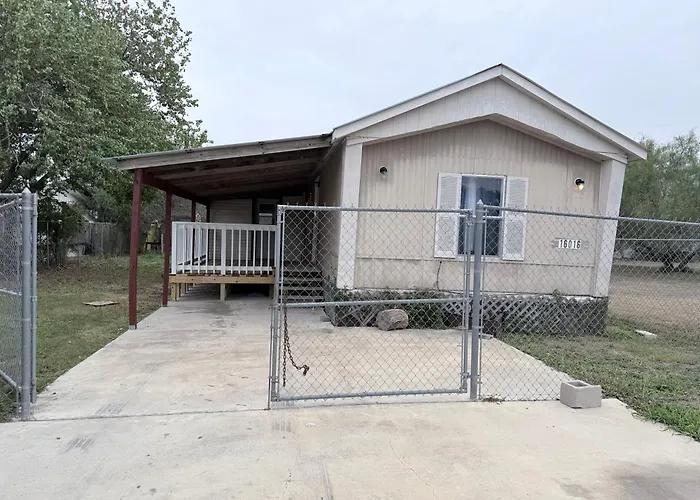 Spacious One Bedroom Mobil Home