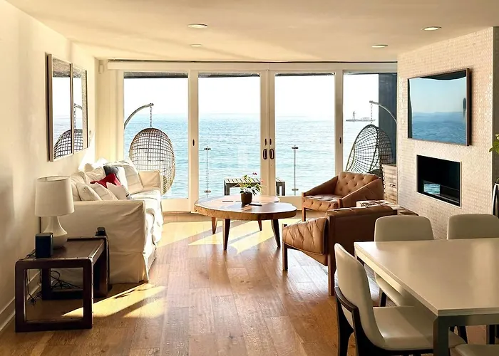 Malibu Waterfront Gallery With Private Beach Access