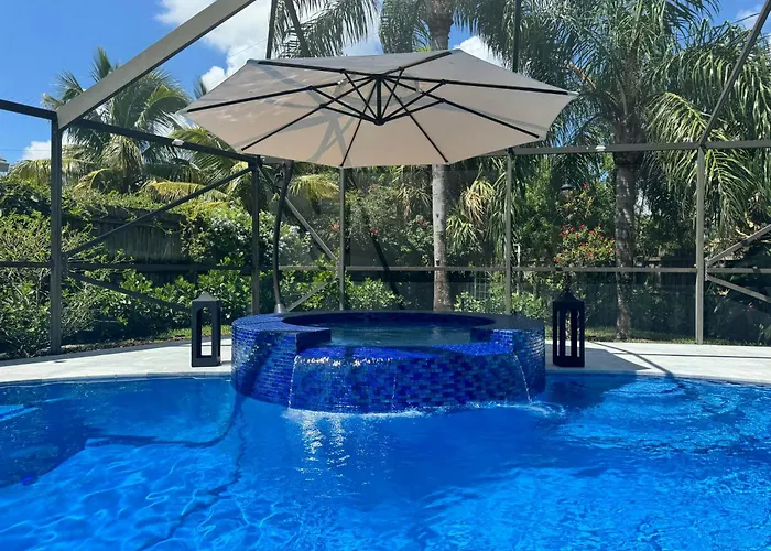 Three-Bedroom House - Best Area-Heated Pool-Spa And Sauna Close To Beaches