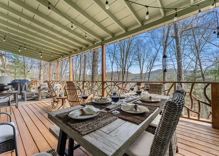 Lodge With Grill, Fireplace And Club Access