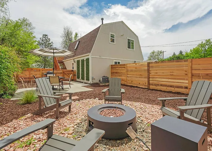 The Hive: *Hot Tub + Patio Oasis*