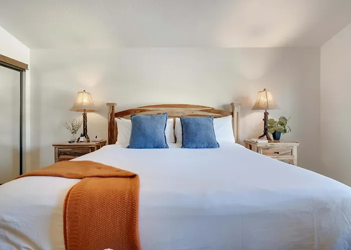 Hygge Haus - 2Bd Lake View & Pet Friendly Retreat