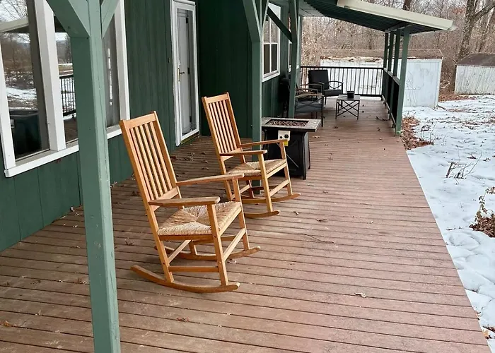 Modern Country Retreat, 3Br, Fiber Wi-Fi