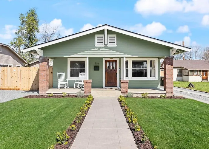 2 Bed1 Bath, Historic Beauty, Walk Downtown