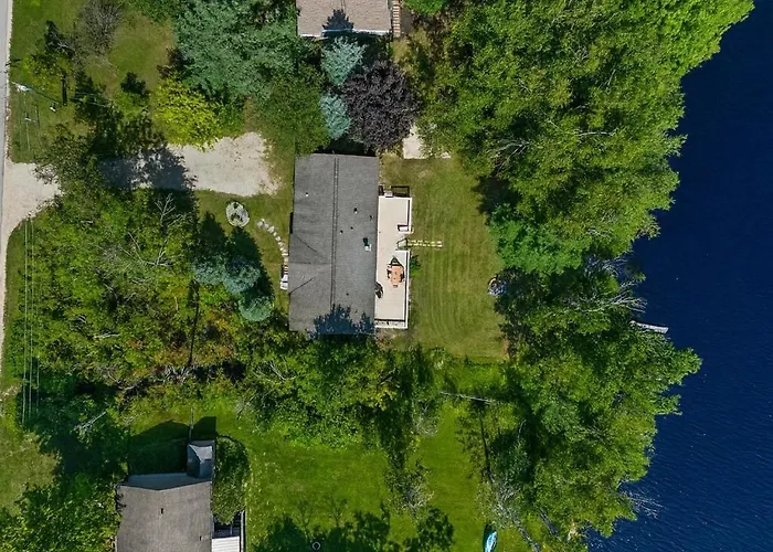 Lakefront 3 Bedroom Retreat On Susan Lake-5 Minutes From Charlevoix