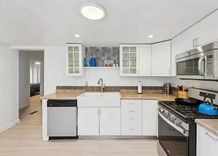 Spacious 4-Bedroom Home Near Indiana Dunes National Park