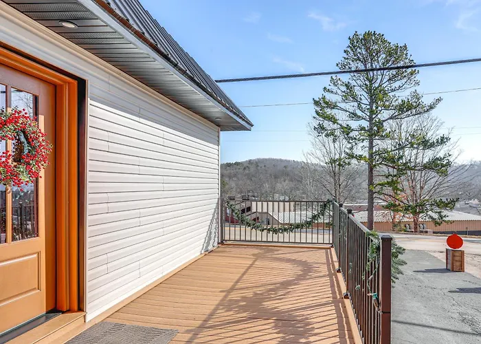 Walk To Current River: Ozarks Adventure Home!
