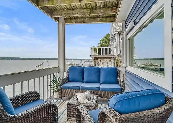 Cayuga Lake Holiday House - Waterfront & Sunset Views