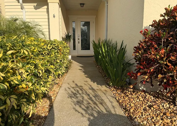 Near Ksc - Peaceful Spacious Home For 6 - Fully Stocked Kitchen And Coffee Bar