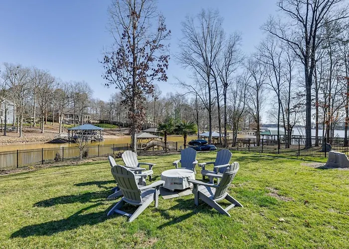 Lake Norman Retreat With Dock, Game Room And Hot Tub