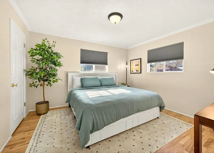 Jville Gem | Walk Downtown | Private & Quiet!