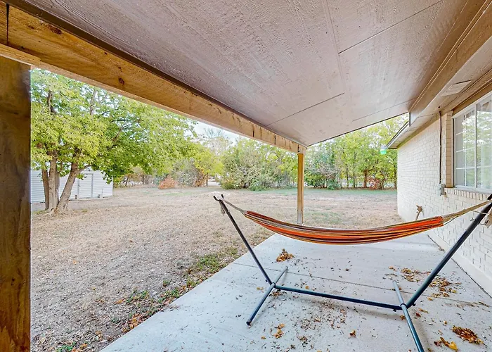 Beautiful Dog-Friendly Home With Fireplace, Large Yard, Hammock, W/D, And Ac