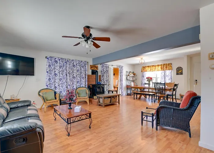 Waterfront Lake George Retreat W/ Shared Dock