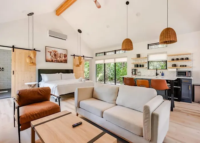Relaxing Ranch Friendly Animals Modern Stay Cabin 1