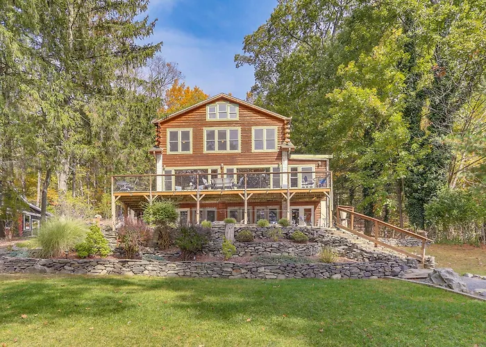 Huge Waterfront Home W/ Dock On Lake Wallenpaupack