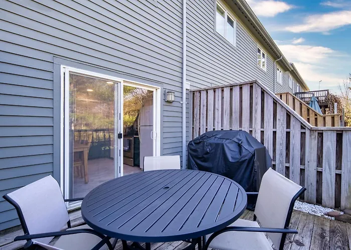 Outdoors, Hiking, Skiing Mountain Vacation Getaway
