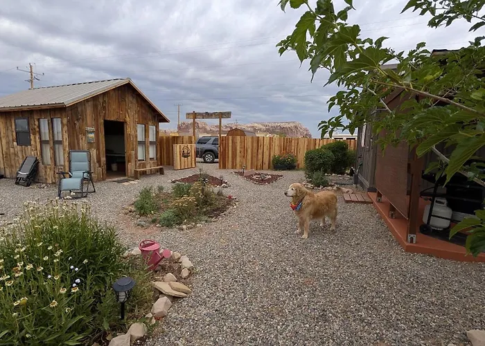 Basecamp Bluff - Bungalow With Patio, Dogs Welcome