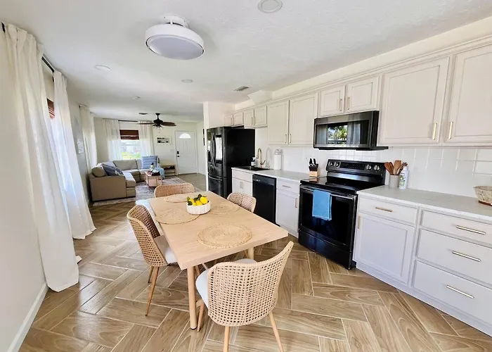Nokomis Waterfront Unit Walk To The Beach And Dining