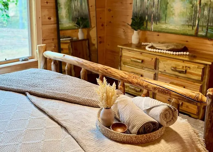 Mountain Cabin & Creek-Front Nature Retreat Nc