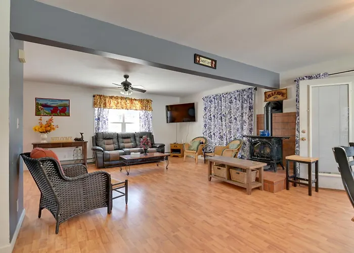 Waterfront Lake George Retreat W/ Shared Dock