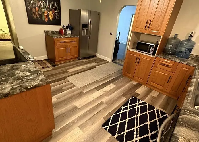 Cozy Main Floor- Hecla