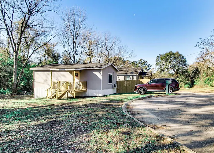 1 Mi To Dtwn Enterprise: Pet-Friendly Home W/ Yard